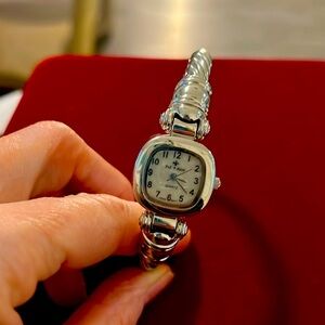 Bell & Rose Pearl Dial Silver Tone Case Hinge Bracelet Band Watch